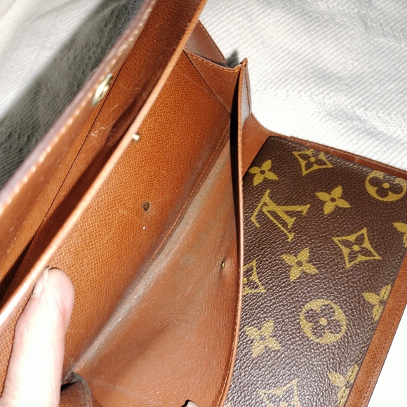 Luis Vuitton Sarah Wallet - Picture 4 of 10